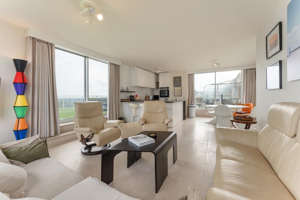 Photo of the whole room, Seating area, kitchen