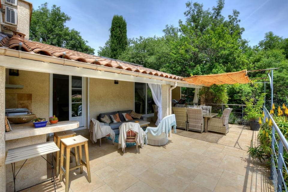 Patio, Day, Garden, View (from property/room), Balcony/Terrace, Living room, Seating area, Dining area, Garden view, sunbed