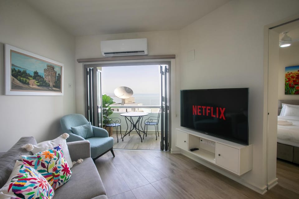 Palmove Luxurious Beachfront Apt Apartment in Larnaca