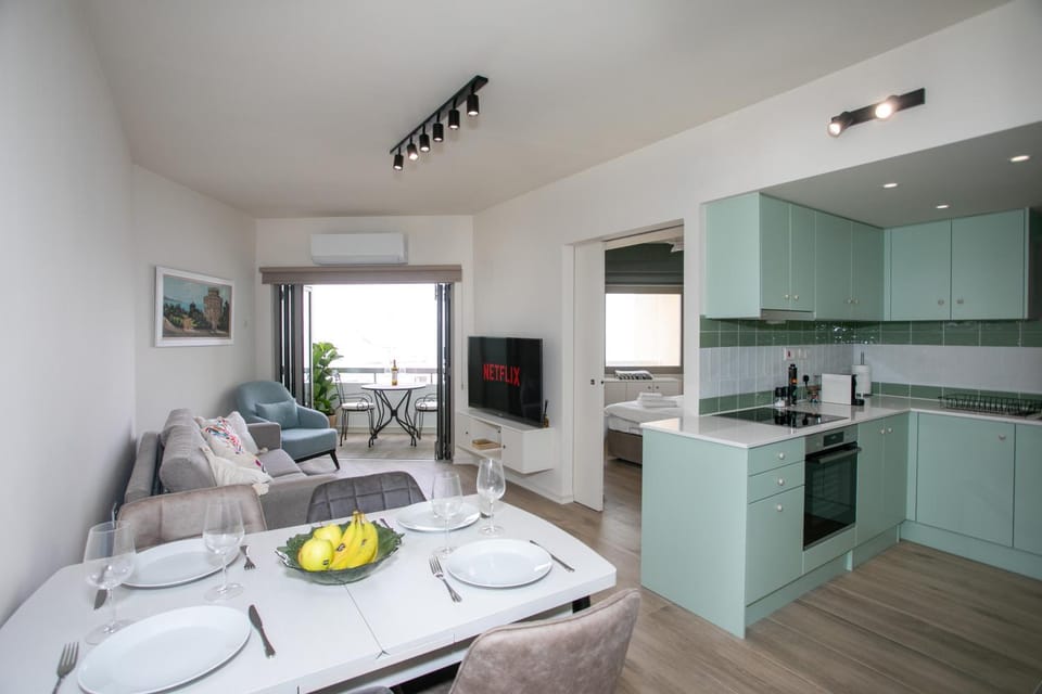 Palmove Luxurious Beachfront Apt Apartment in Larnaca
