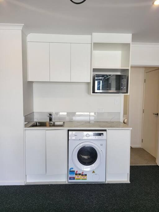 Nice New 3 bedroom Townhouse U4 Apartment in Hamilton