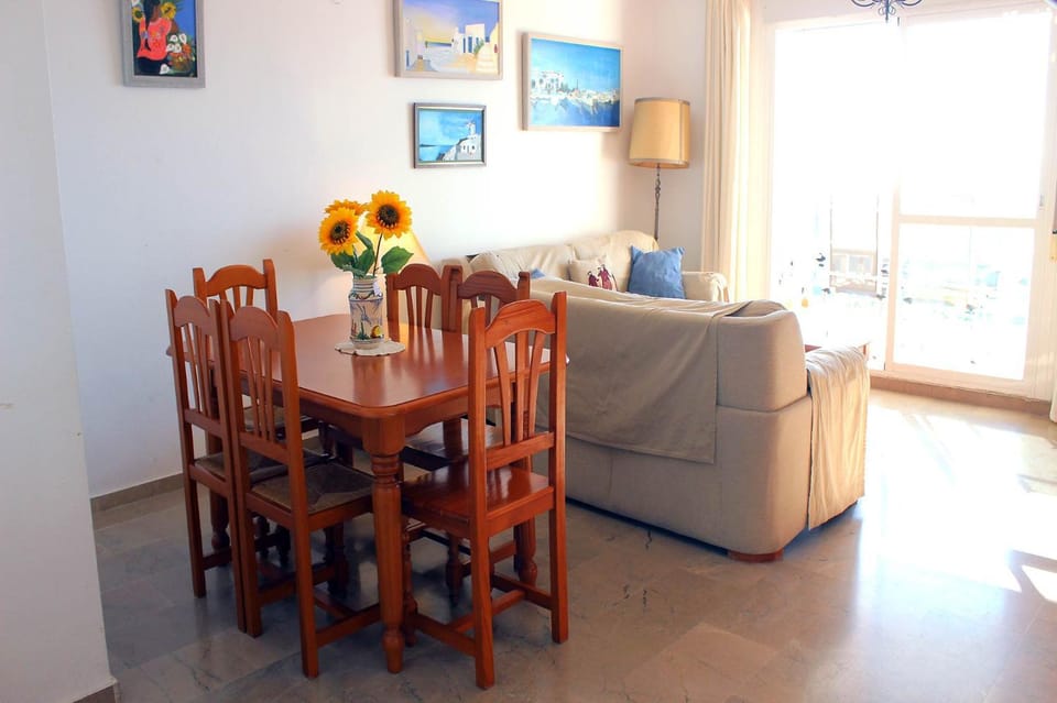 Living room, Photo of the whole room, Dining area