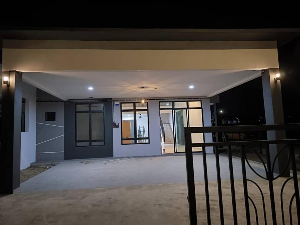 Facade/entrance, Night