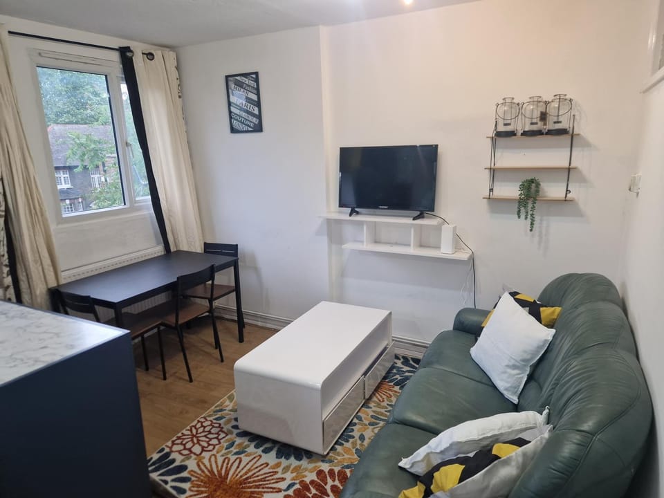 Communal lounge/ TV room, Living room, Seating area