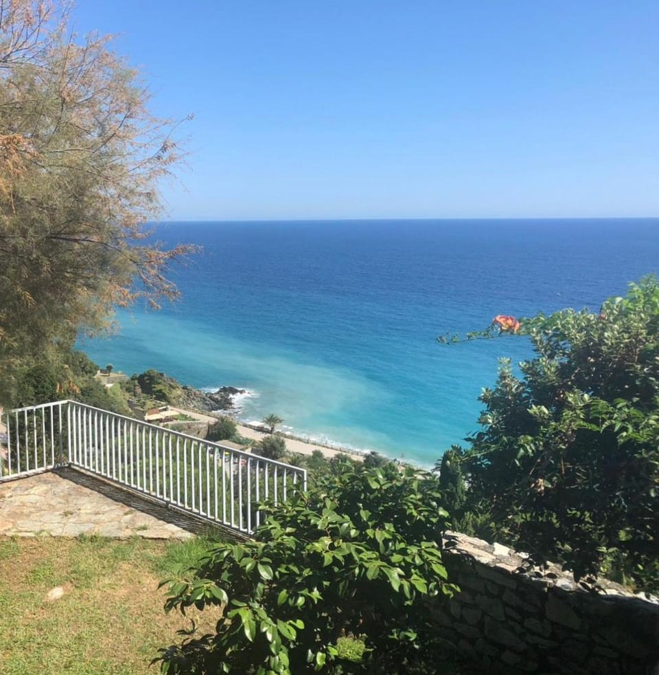 Casa con vista mare e giardino Apartment in Varazze
