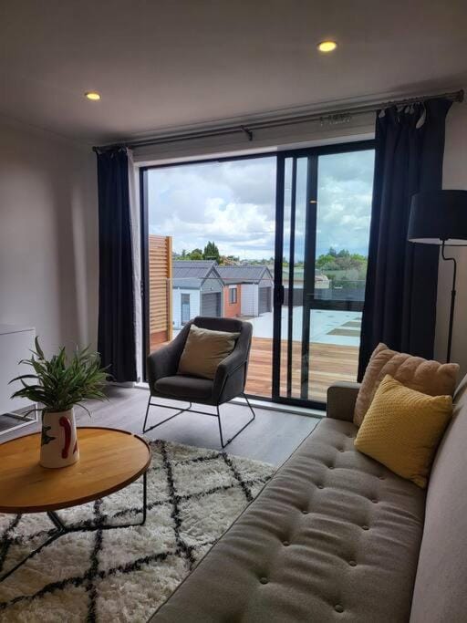 Nice 3 bedrooms Townhouse U5 Apartment in Hamilton