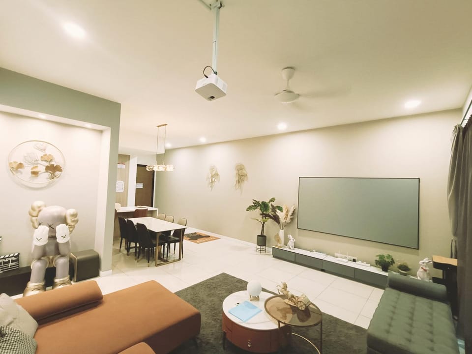 TV and multimedia, Living room, Seating area, Dining area