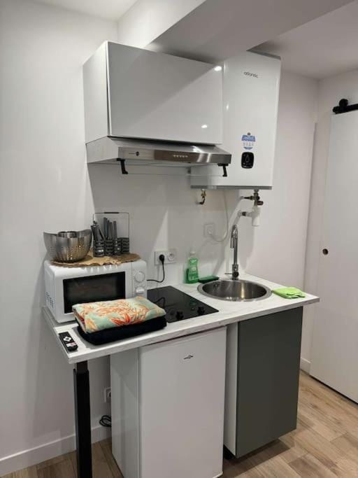 Studio Hypercentre rénové Design Apartment in Orléans