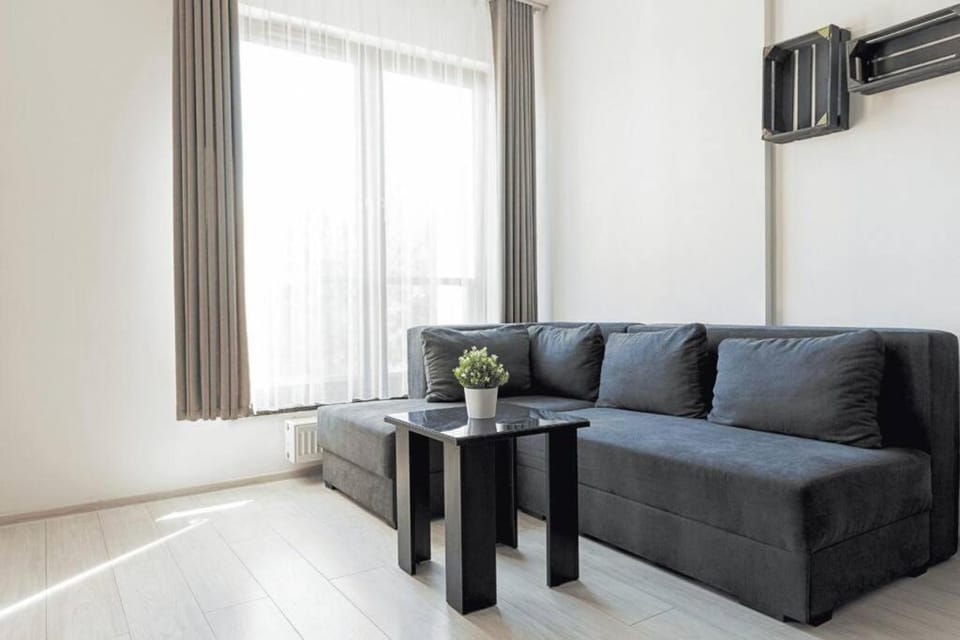 TV and multimedia, Living room, Seating area, air conditioner