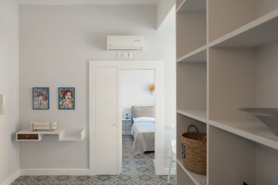 Living room, Photo of the whole room, air conditioner