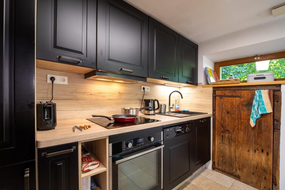 Kitchen or kitchenette, Living room