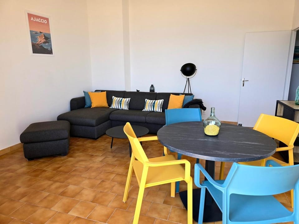Living room, Seating area, Dining area