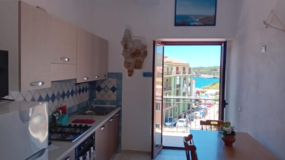 Kitchen or kitchenette, Sea view