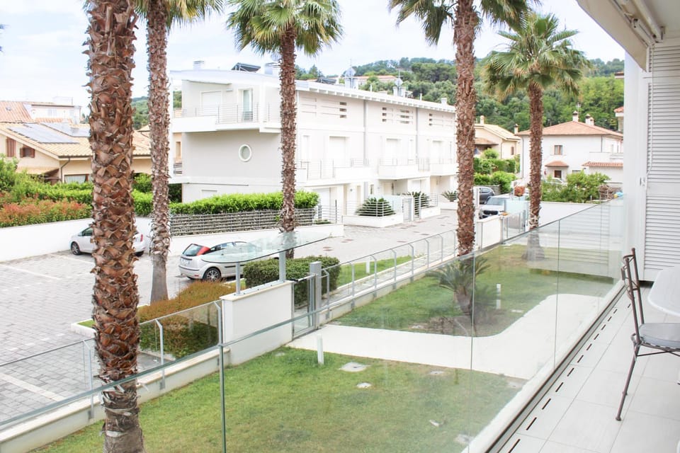 Neighbourhood, Balcony/Terrace, Garden view