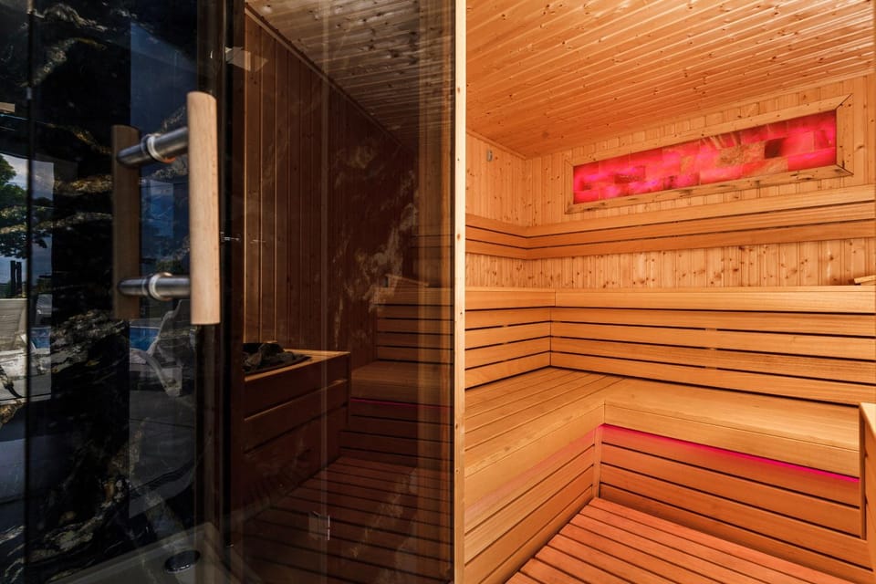 Shower, Sauna