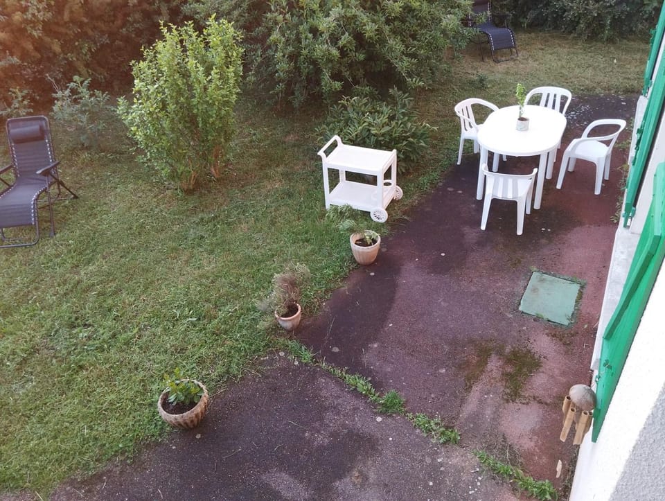 Patio, Dining area, Garden view, Breakfast