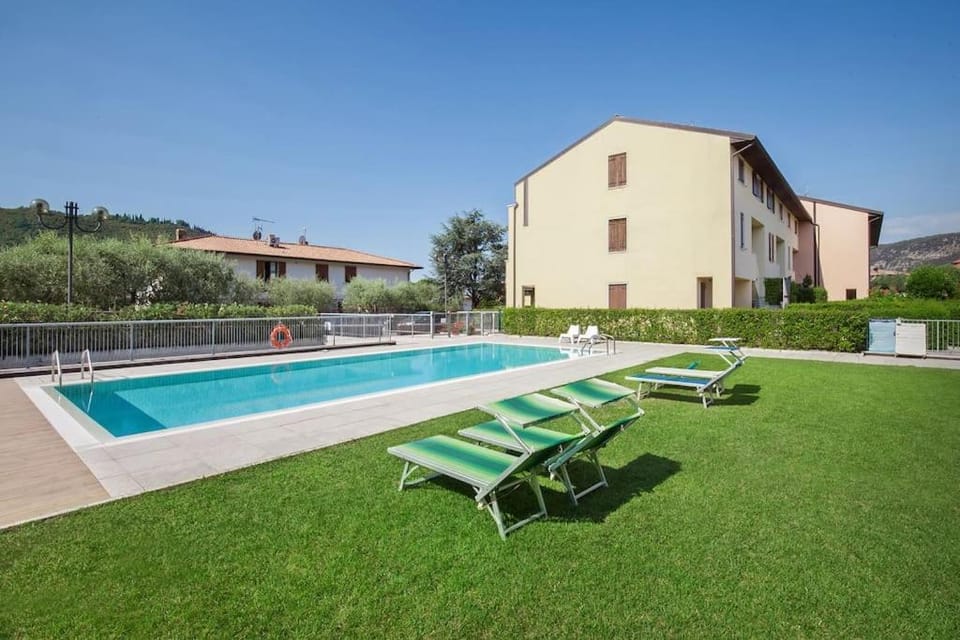 Casa Alex-Con piscina e vista lago Apartment in Garda