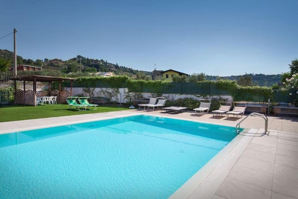 Casa Alex-Con piscina e vista lago Apartment in Garda