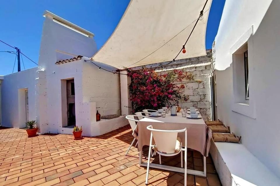 Casa Típica com Pátio e Tanque House in Setubal District