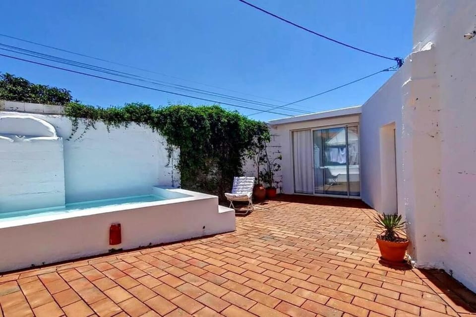 Casa Típica com Pátio e Tanque House in Setubal District