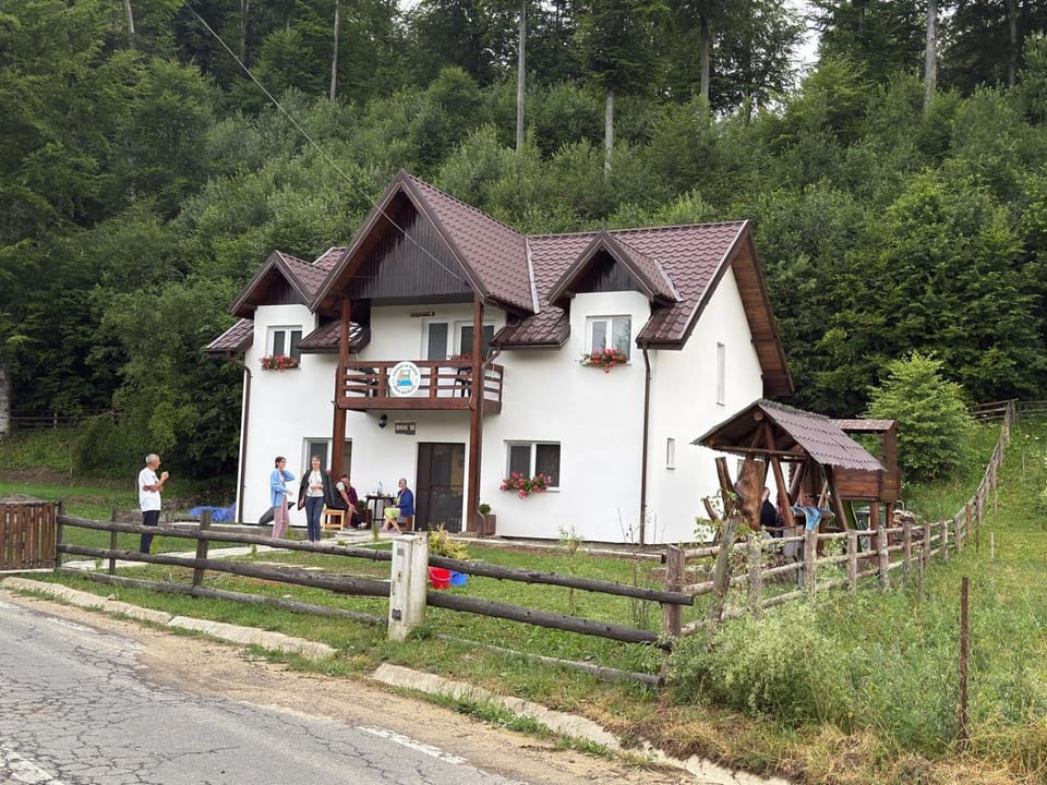 Casa Vanatorului Buzaiel Country House in Brașov County