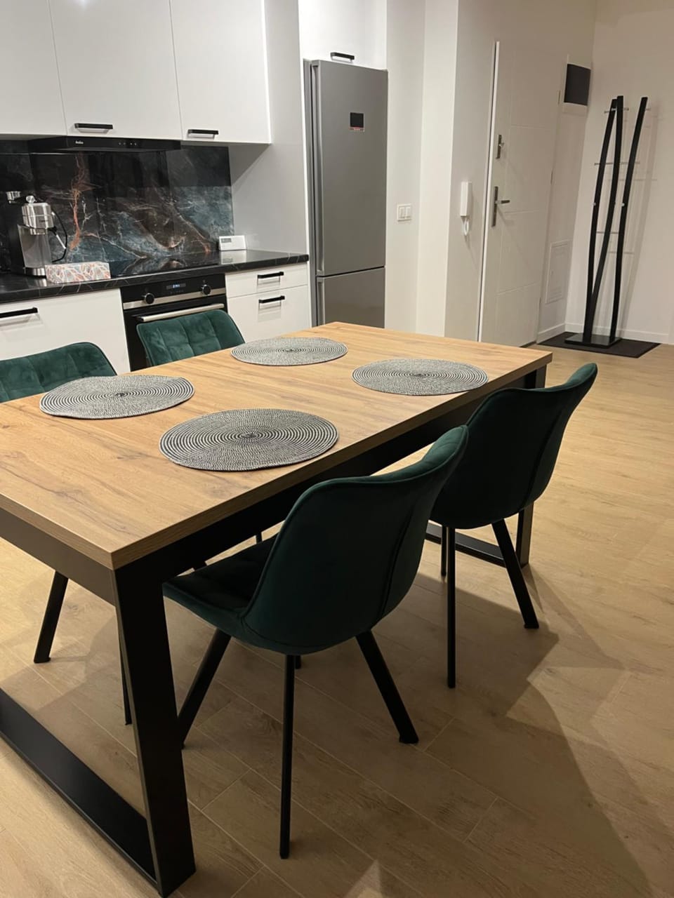 Dining area, dishwasher