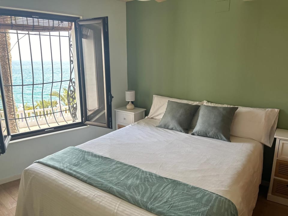 Bed, Bedroom, Sea view