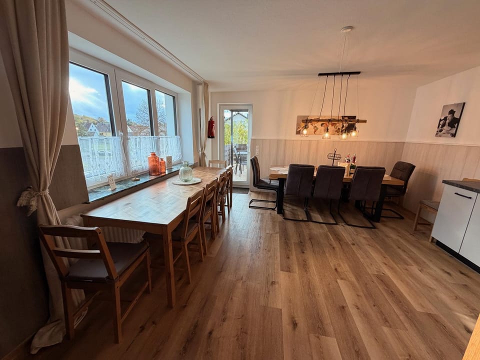 Dining area, Food