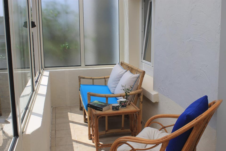 Patio, View (from property/room), Living room, Seating area