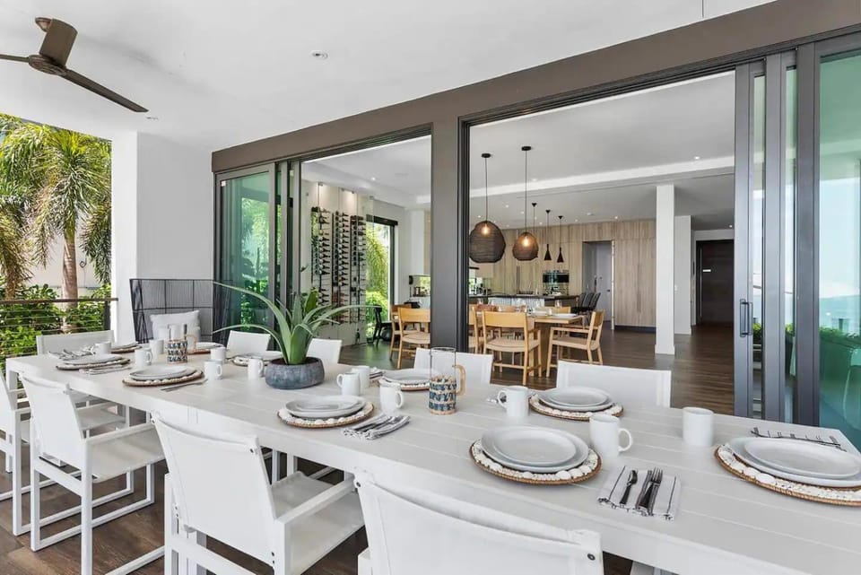 Beach View 5 Bedroom Townhome, Entire Home House in North Bay Village
