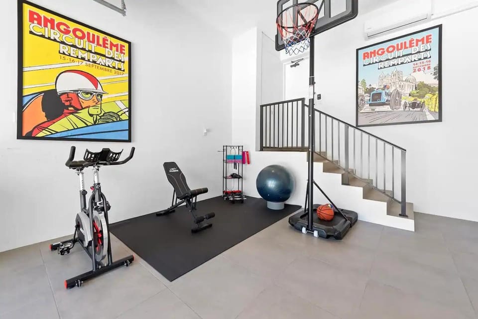 Beach View 5 Bedroom Townhome, Entire Home House in North Bay Village