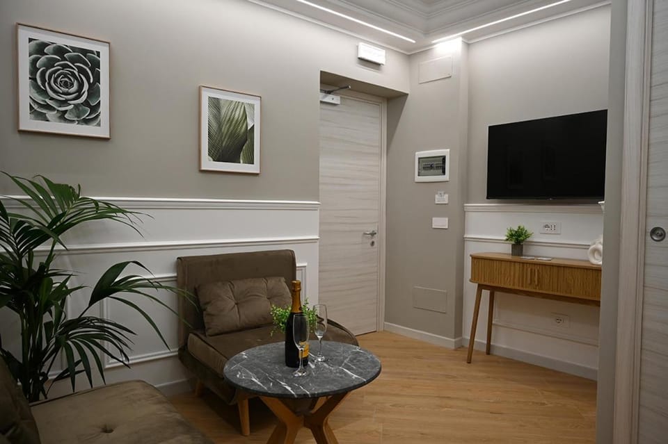 TV and multimedia, Living room, Seating area, air conditioner