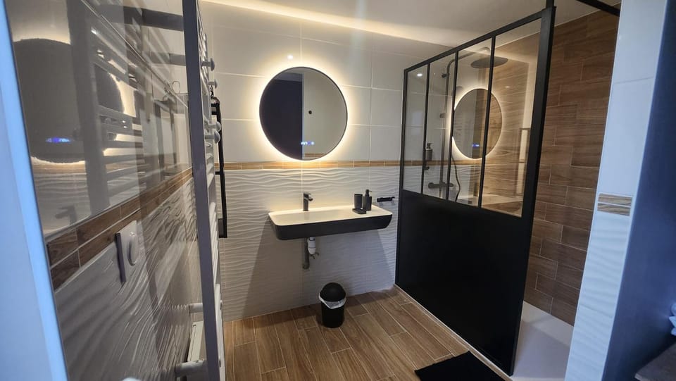 Shower, Bathroom, towels