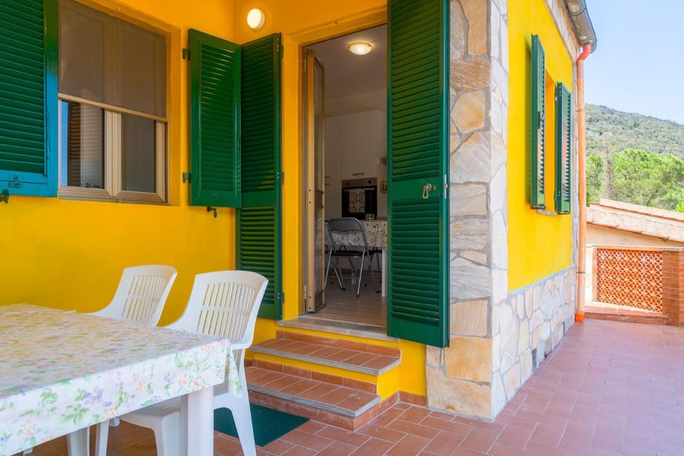 Patio, Facade/entrance