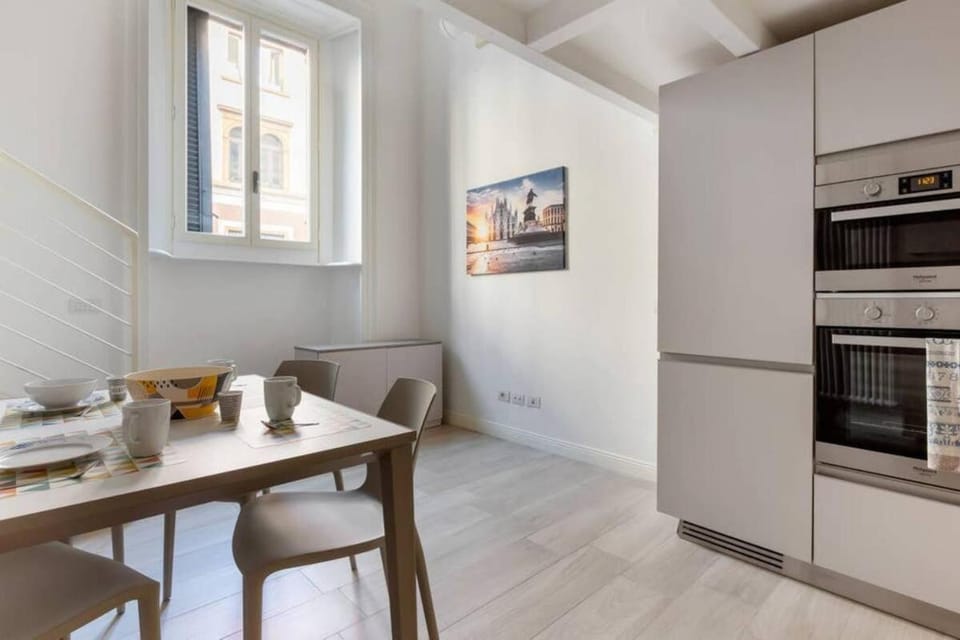 Kitchen or kitchenette, Seating area, Dining area