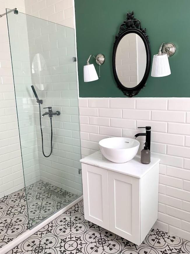 Shower, Bathroom