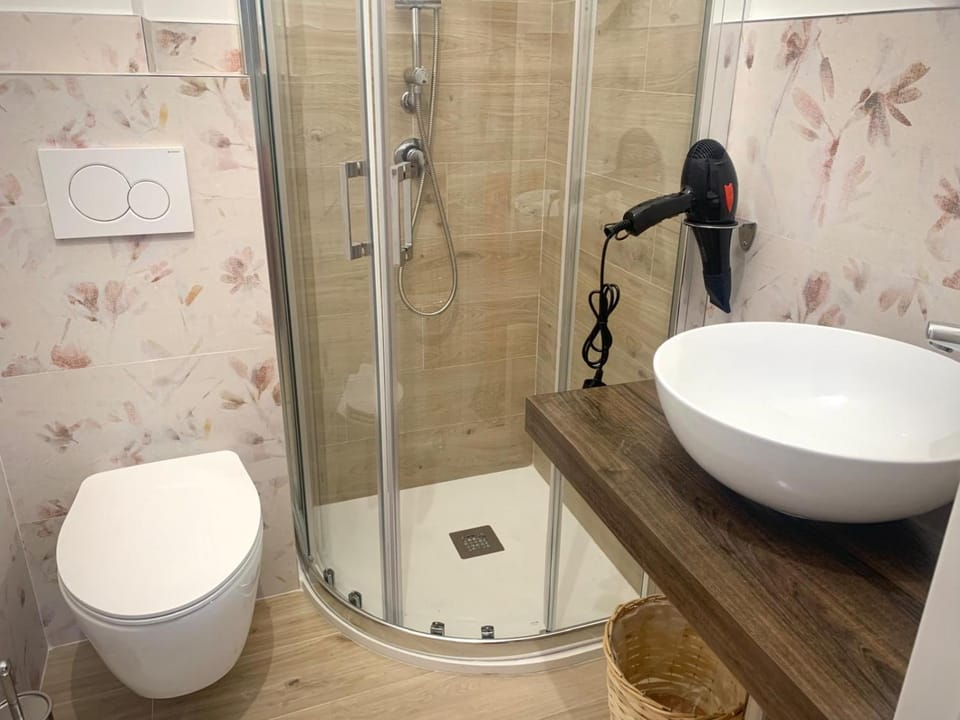 Shower, Toilet, Bathroom