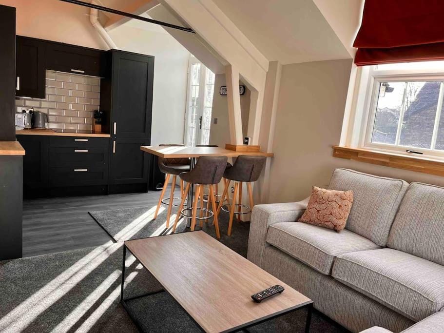 Potters Loft, Bowness Centre, Parking, Lake Access Apartment in Bowness-on-Windermere