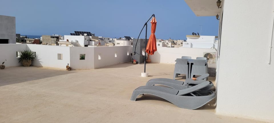 BBQ facilities, Balcony/Terrace, Dining area, sunbed