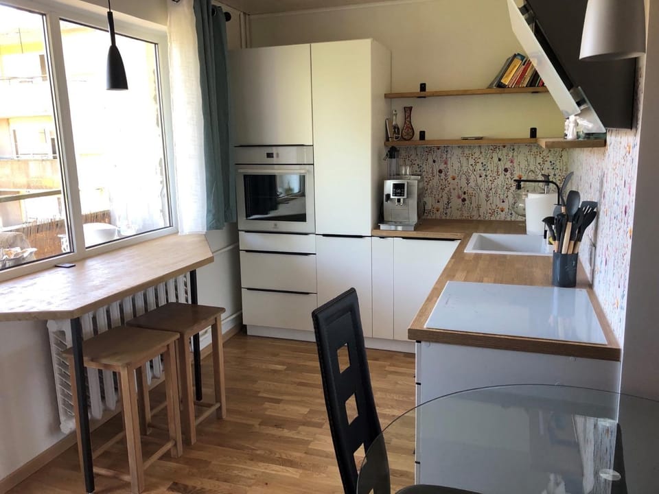 Kitchen or kitchenette, Dining area, dishwasher, oven, stove