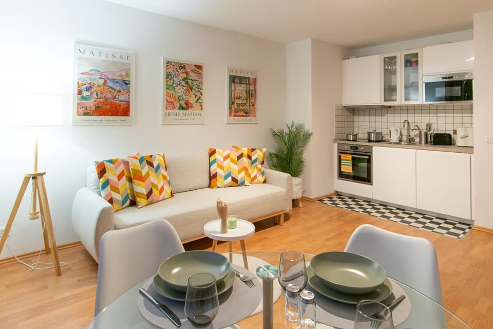 Kitchen or kitchenette, Living room, Seating area, Dining area, stove