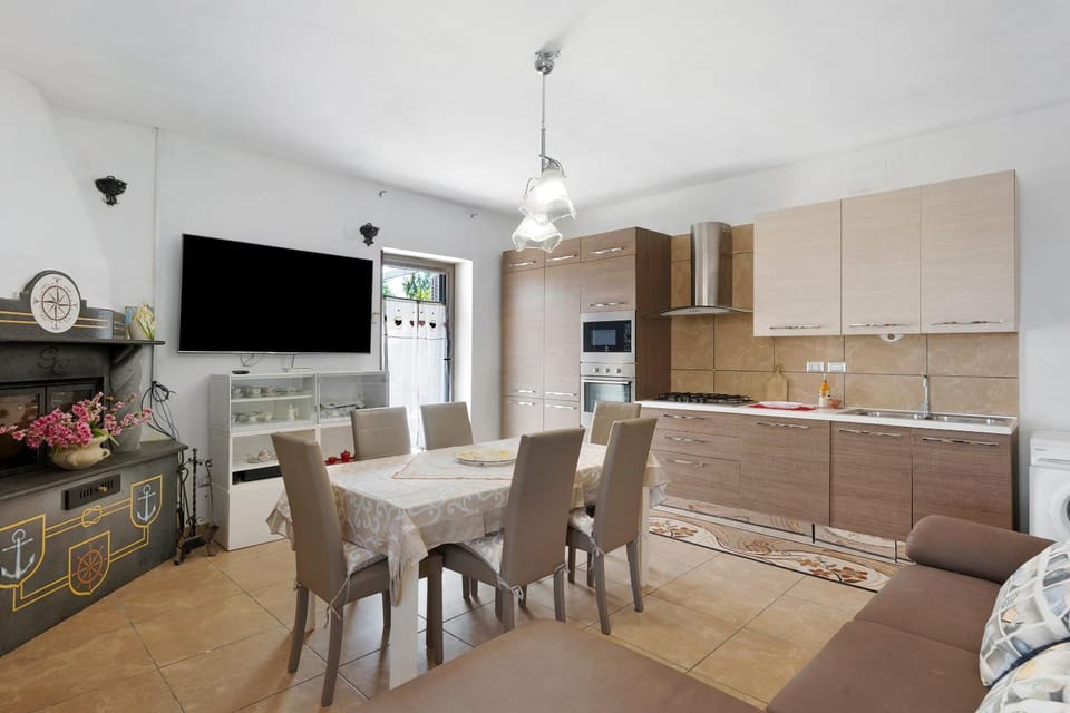 Property building, Kitchen or kitchenette, Living room