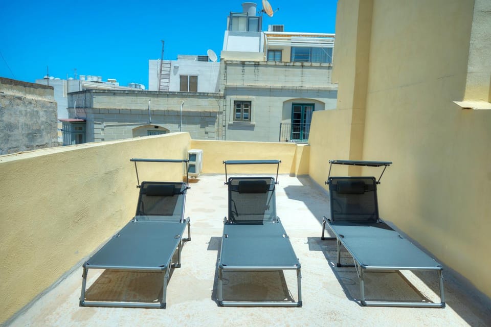 3bedroom house with yard and roof terrace CZER1-1 Apartment in Sliema