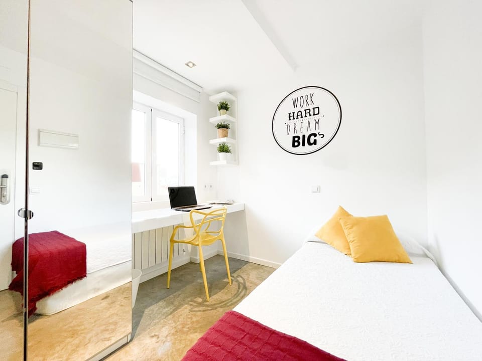 Bed, Photo of the whole room, Seating area, Bedroom