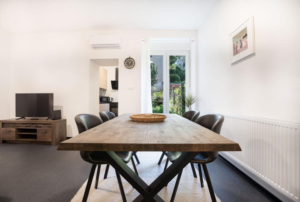 TV and multimedia, Kitchen or kitchenette, Living room, Seating area, Dining area, Garden view, air conditioner