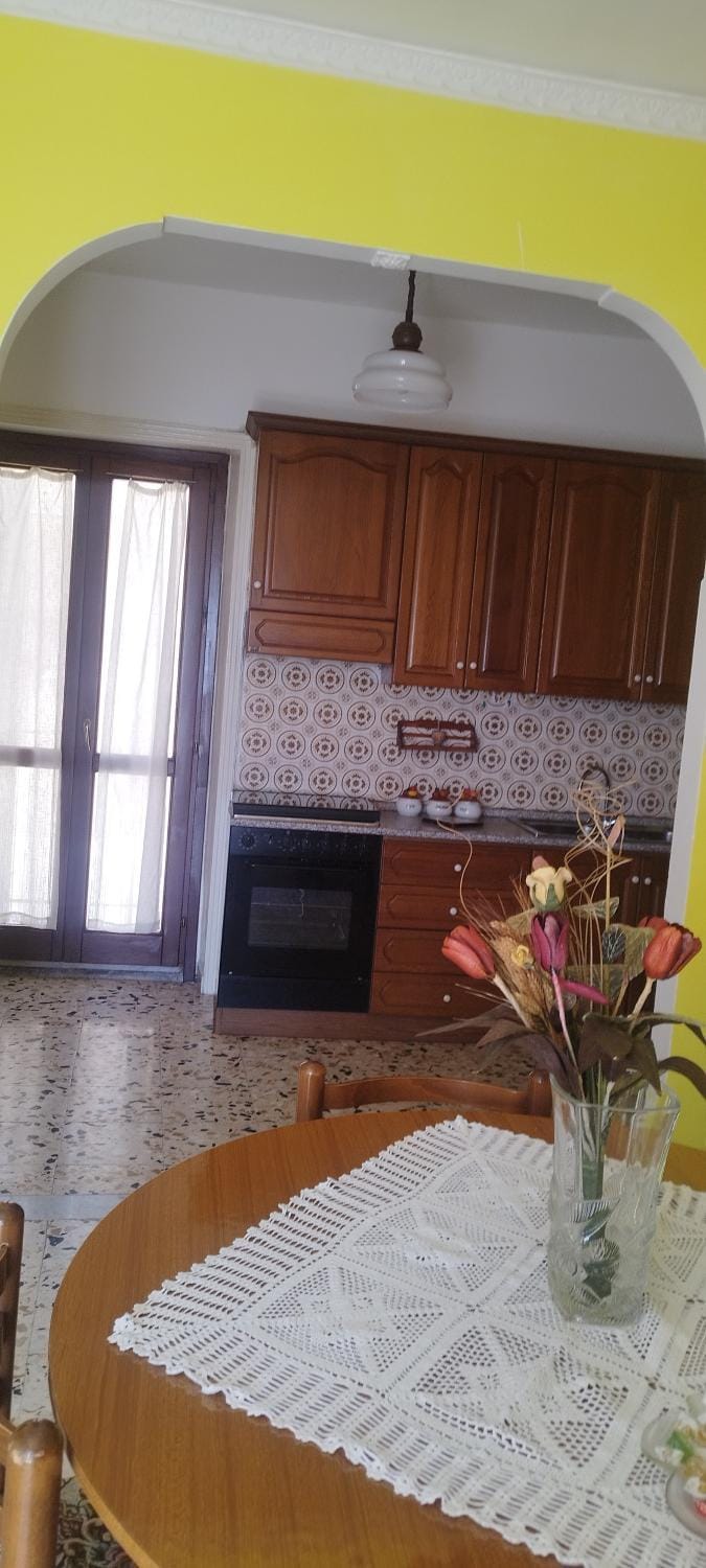 Kitchen or kitchenette, Dining area, stove