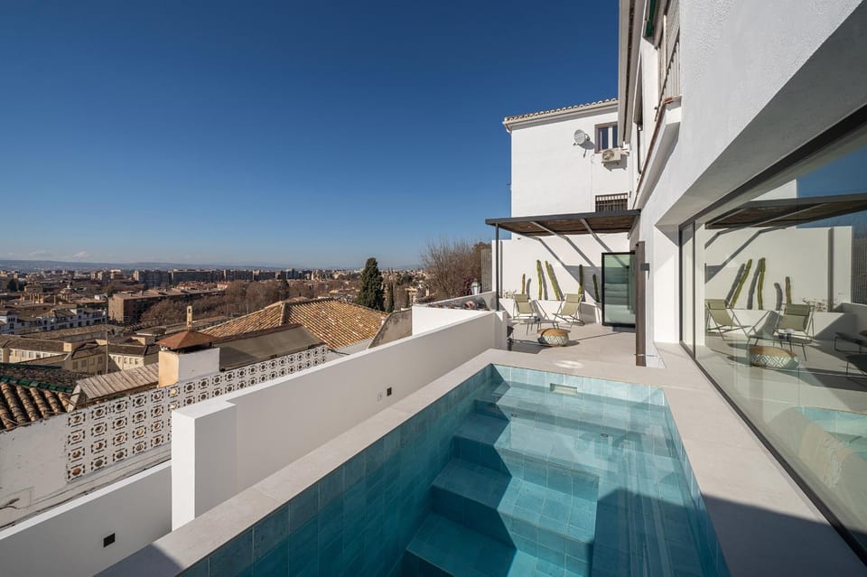 Balcony/Terrace, City view, Pool view, Swimming pool, Swimming pool