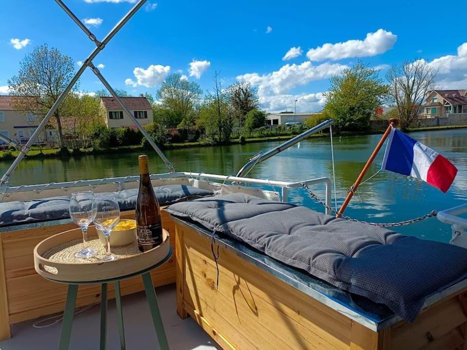 C'la Vie - Proche Fontainebleau - Bateau Docked boat in Île-de-France