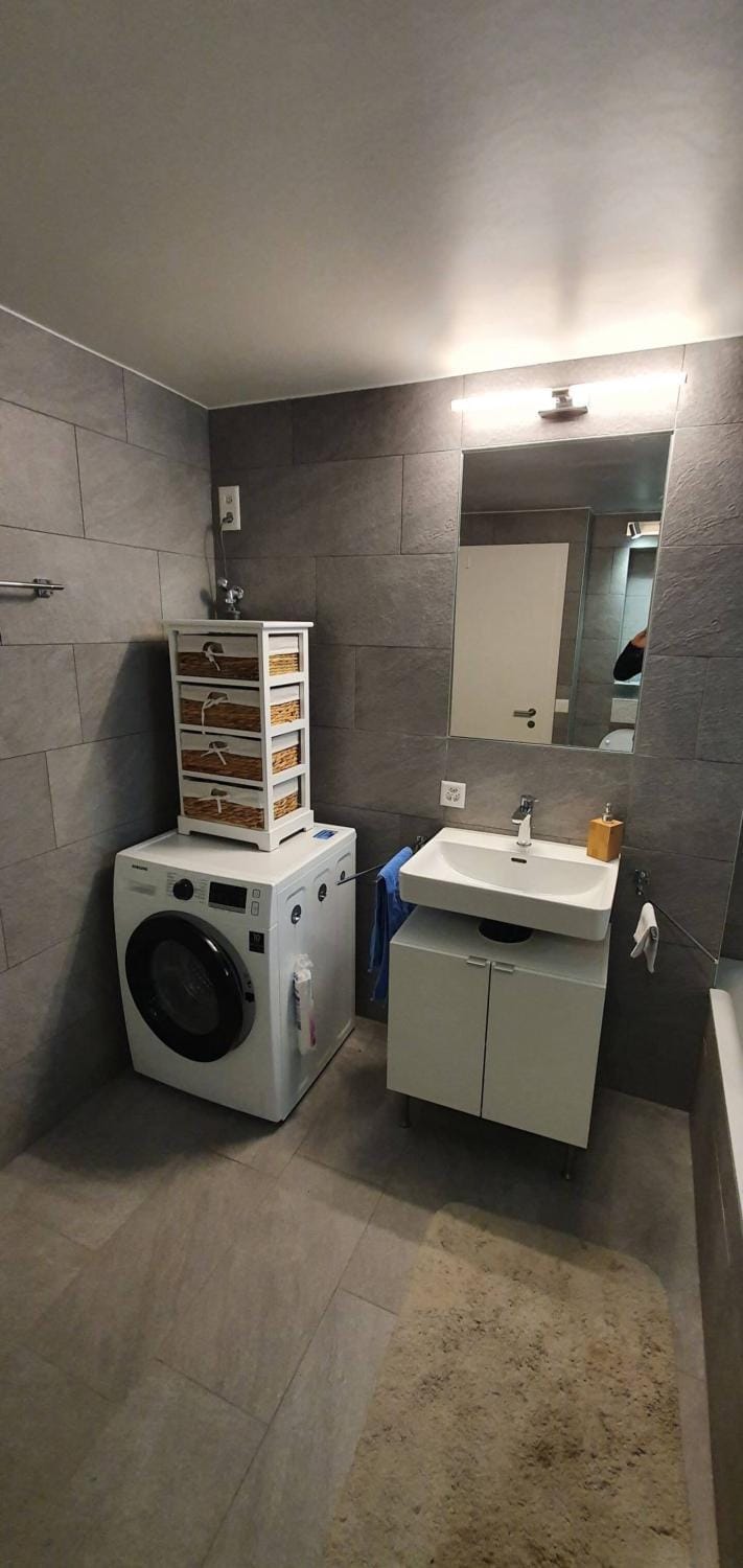 Bathroom, washing machine