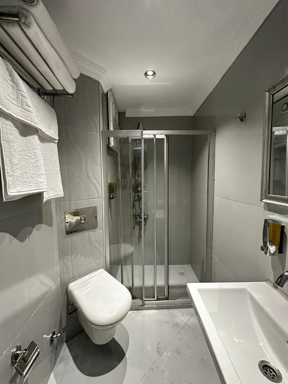 Shower, Bathroom, towels